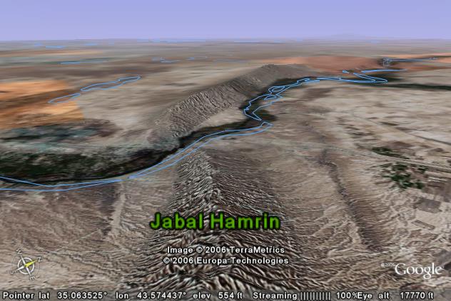 The Tigris River cuts diagonally across the Jabal
          Hamrin mountain ridge in northern Iraq