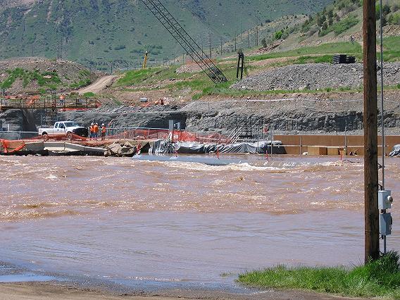 Flooding threatens construction for the Animas -
          La Plata pumping station.