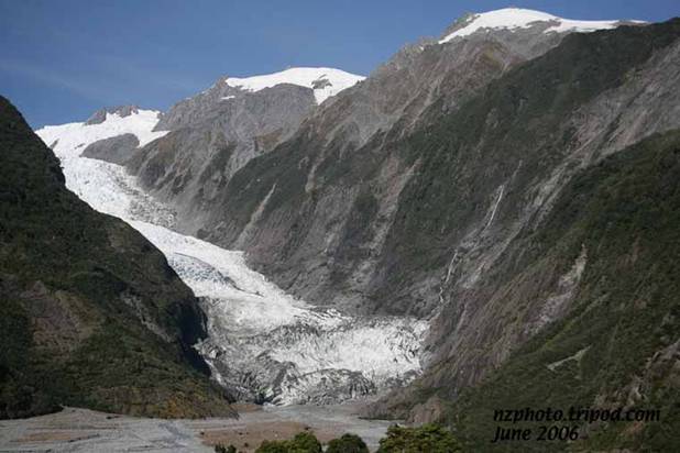 The picture above was taken from the same spot but in
            2006